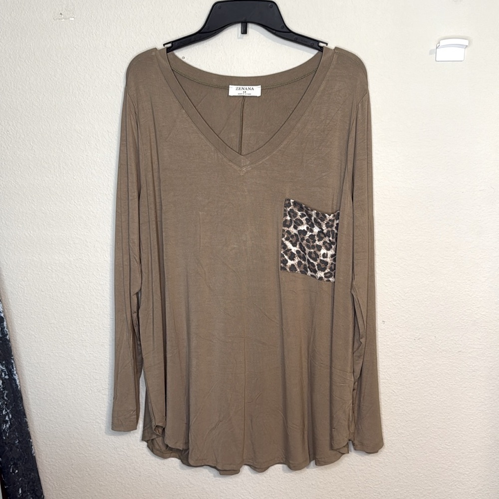 Zenana women's leopard print pocket, tan long sleeve T shirt/tunic, NWT
BOUTIQUE - Picture 3 of 5